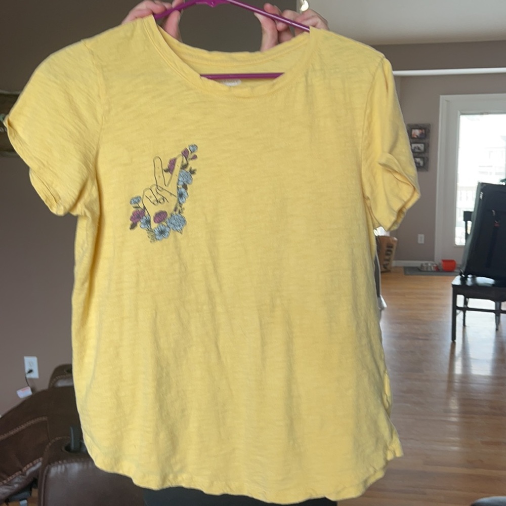 Lot of ladies medium shirts. Most from Old Navy - Picture 5 of 7